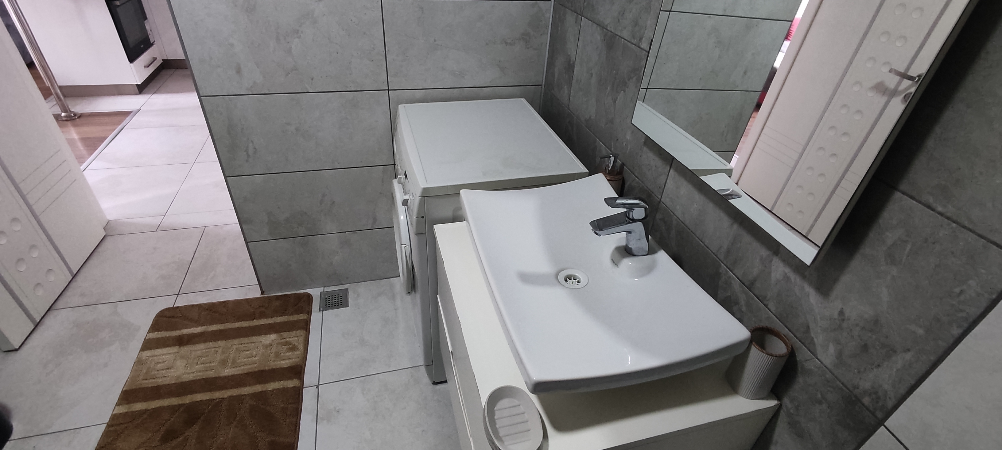 Luxe fully furnished apartment