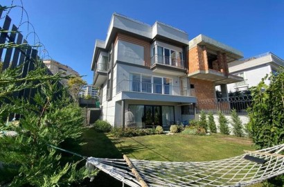 ID. D 02 Triplex villa in Beylikduzu